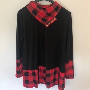 Large plaid/black long sleeve top